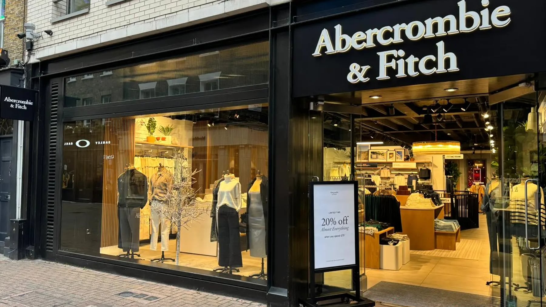 In Tokyo, Abercrombie Misses Its Mark