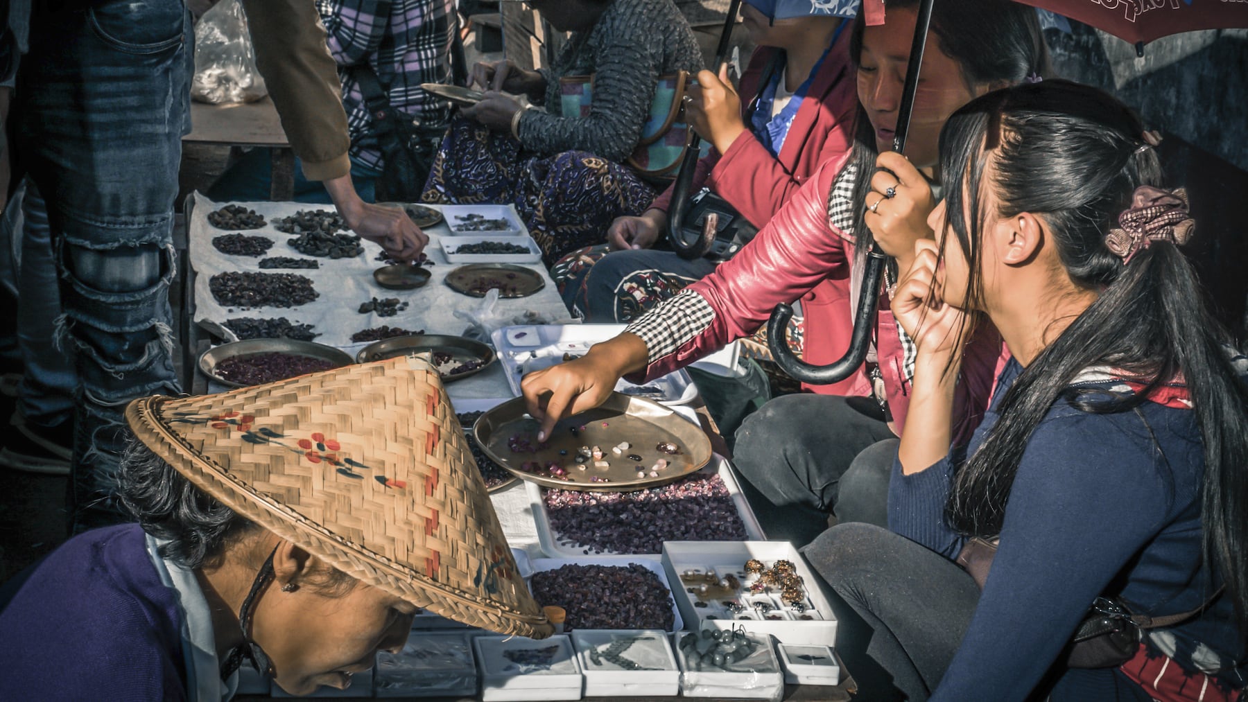 Gem Traders Turn to DNA Tracing, Blockchain to Clean Up Supply Chains