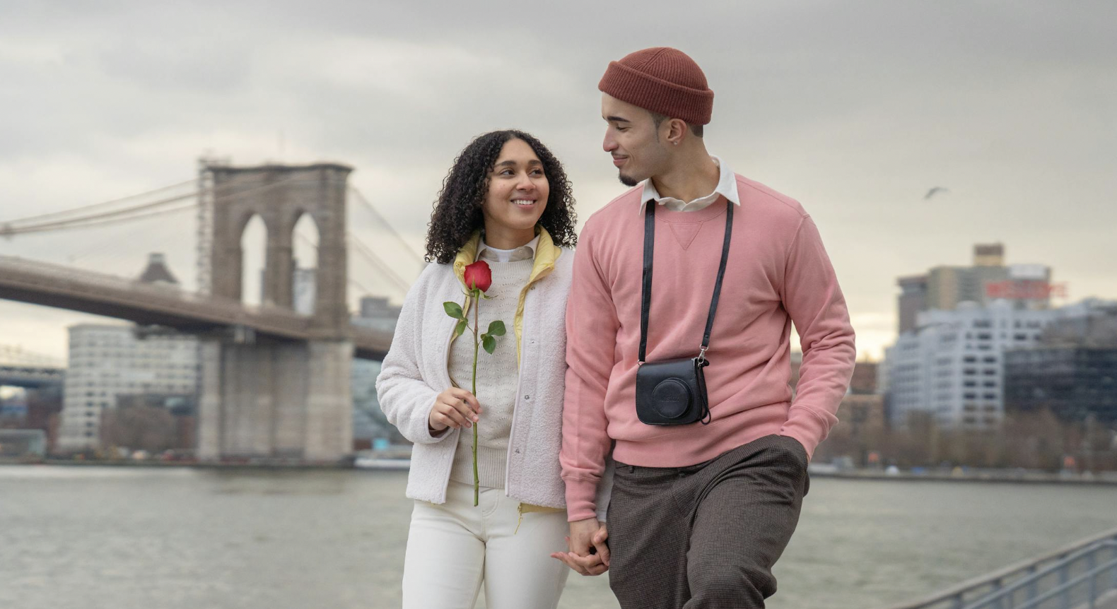 From You’ve Got Mail to Dating Apps: How Modern Filmmakers Are Rewriting the Meet-Cute